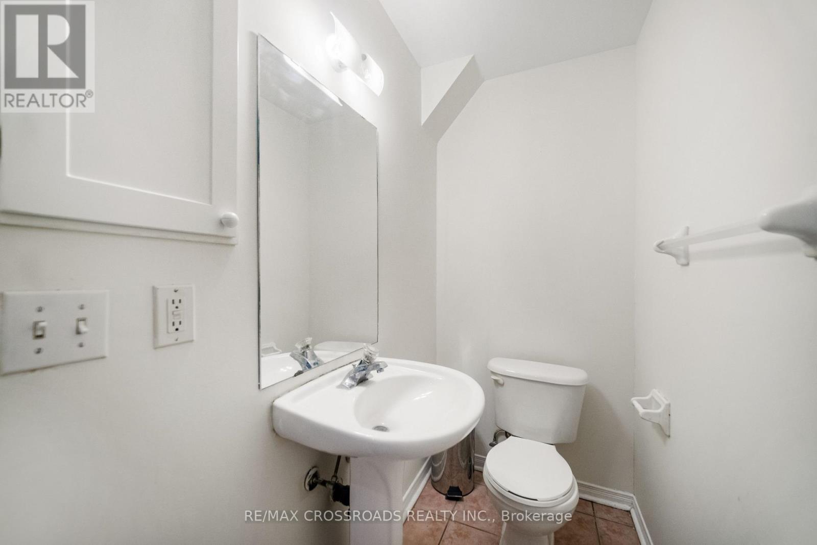 Main - 38 Jinnah Court, Toronto, Ontario  M4A 2Y1 - Photo 13 - C12706494