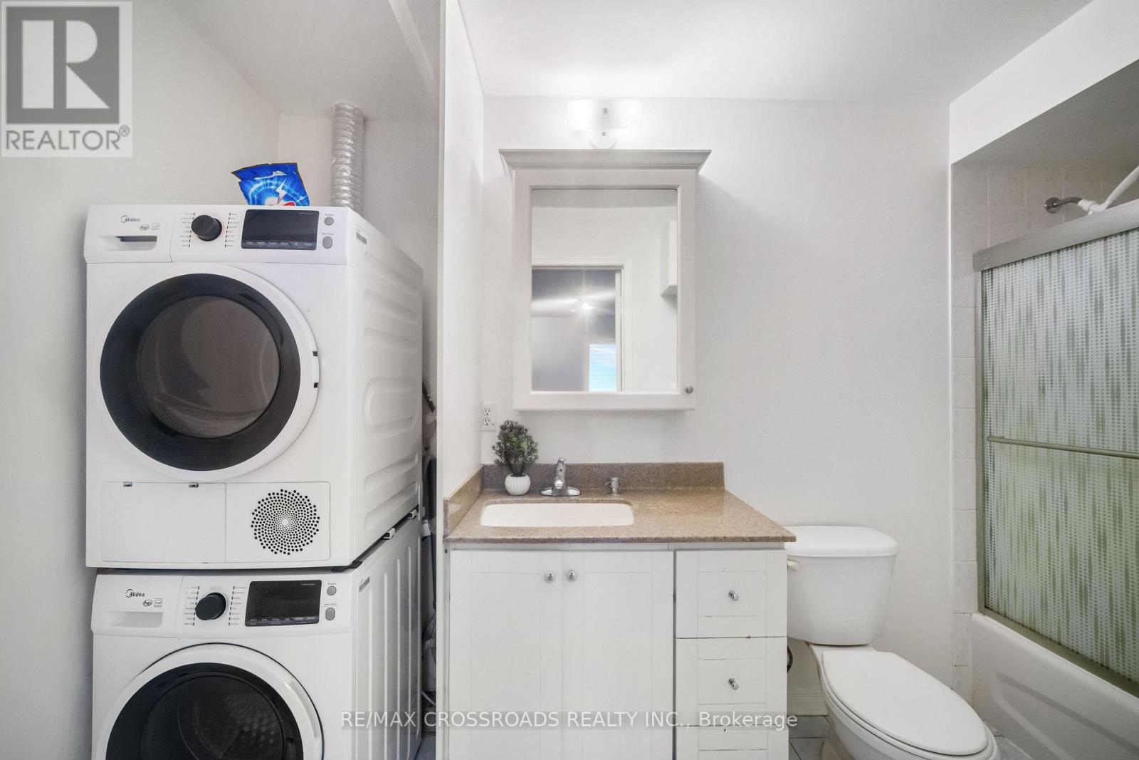 Main - 38 Jinnah Court, Toronto, Ontario  M4A 2Y1 - Photo 16 - C12706494