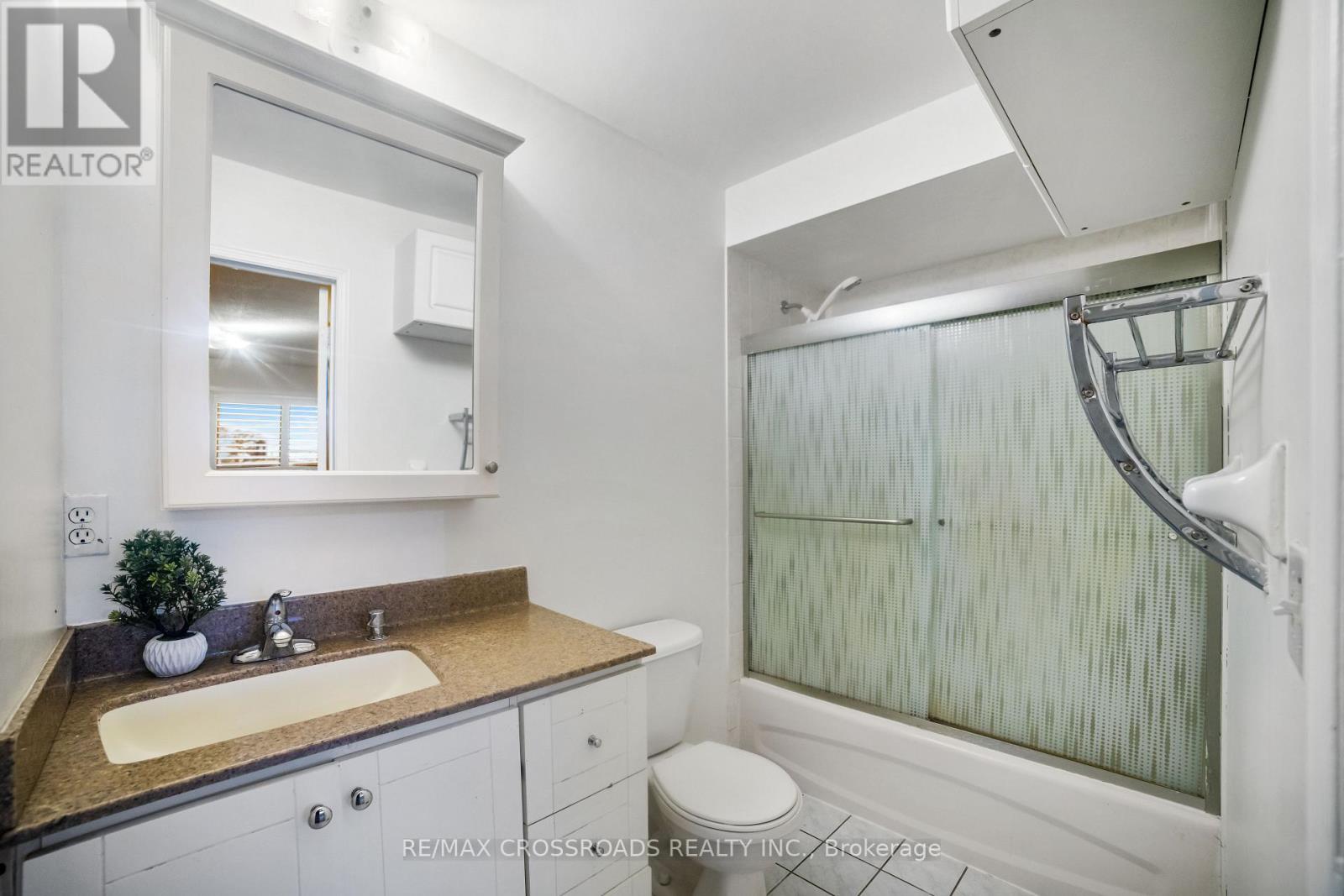 Main - 38 Jinnah Court, Toronto, Ontario  M4A 2Y1 - Photo 17 - C12706494