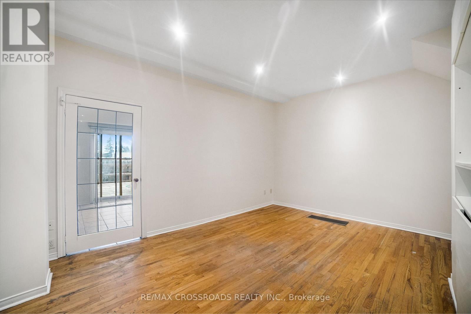 Main - 38 Jinnah Court, Toronto, Ontario  M4A 2Y1 - Photo 6 - C12706494