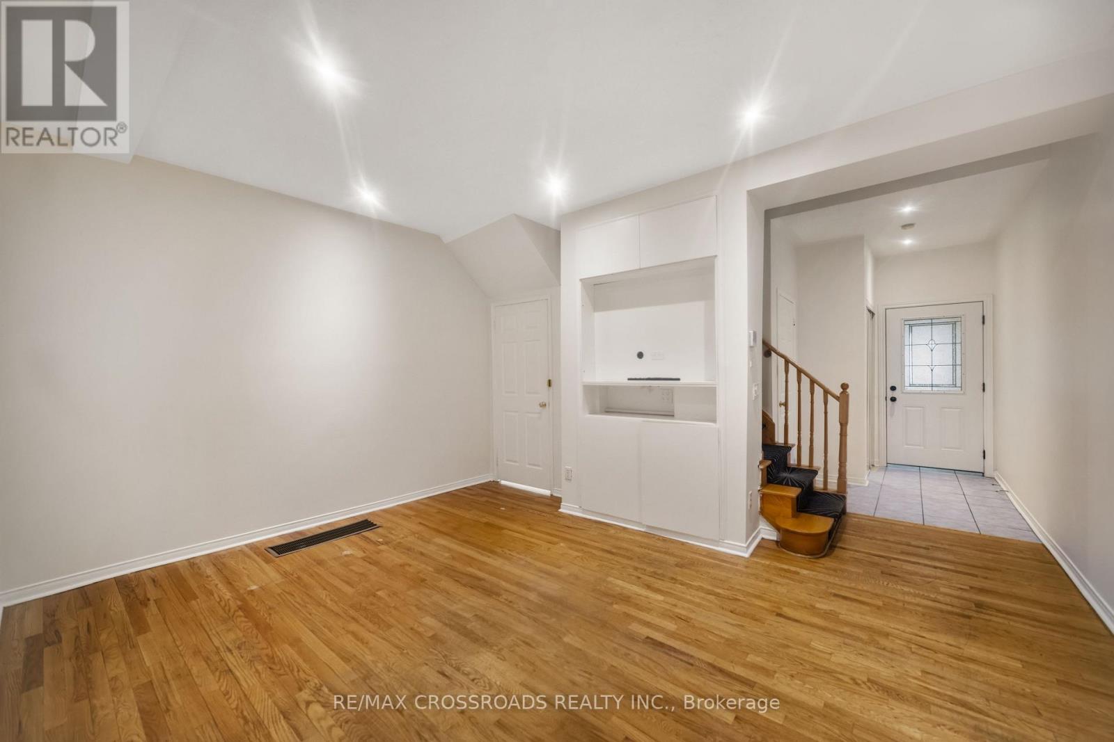 Main - 38 Jinnah Court, Toronto, Ontario  M4A 2Y1 - Photo 8 - C12706494