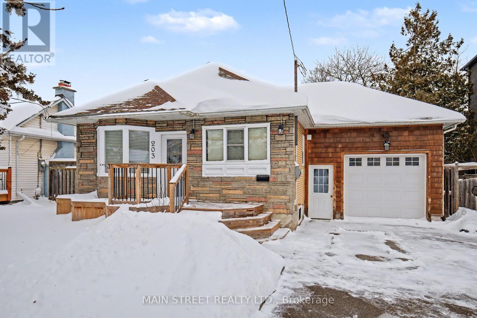 203 GIBBONS STREET, Oshawa, Ontario