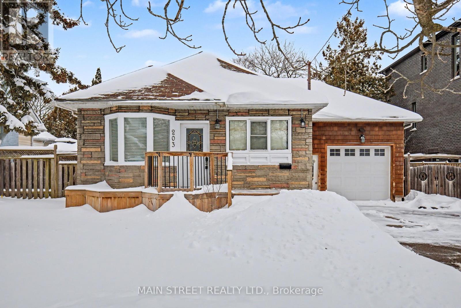 203 Gibbons Street, Oshawa, Ontario  L1J 4Y1 - Photo 2 - E12706520