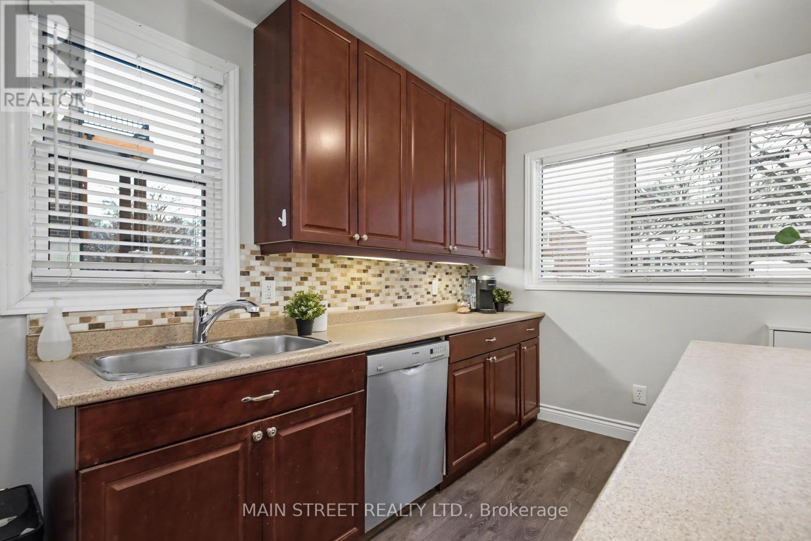 203 Gibbons Street, Oshawa, Ontario  L1J 4Y1 - Photo 4 - E12706520