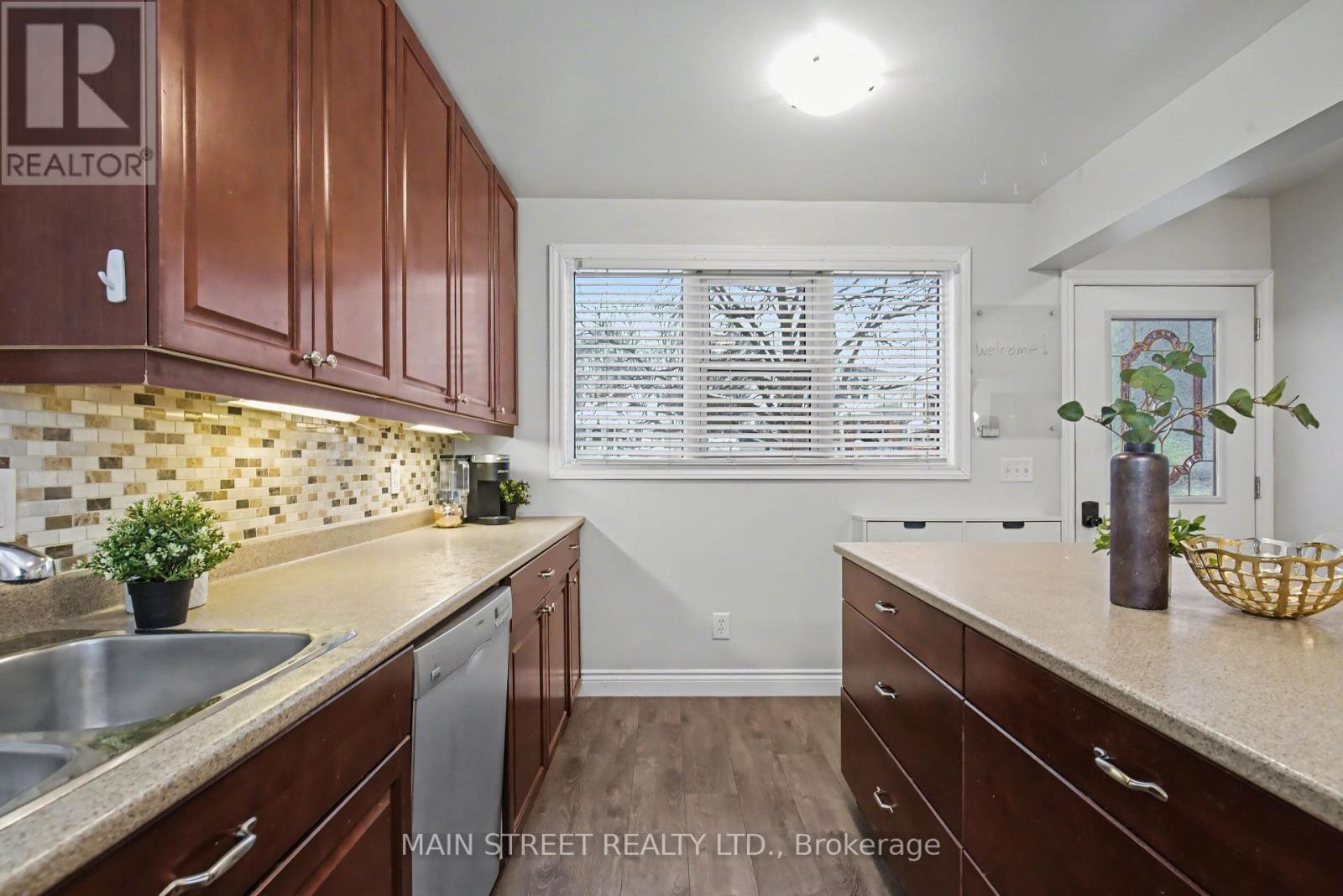 203 Gibbons Street, Oshawa, Ontario  L1J 4Y1 - Photo 5 - E12706520