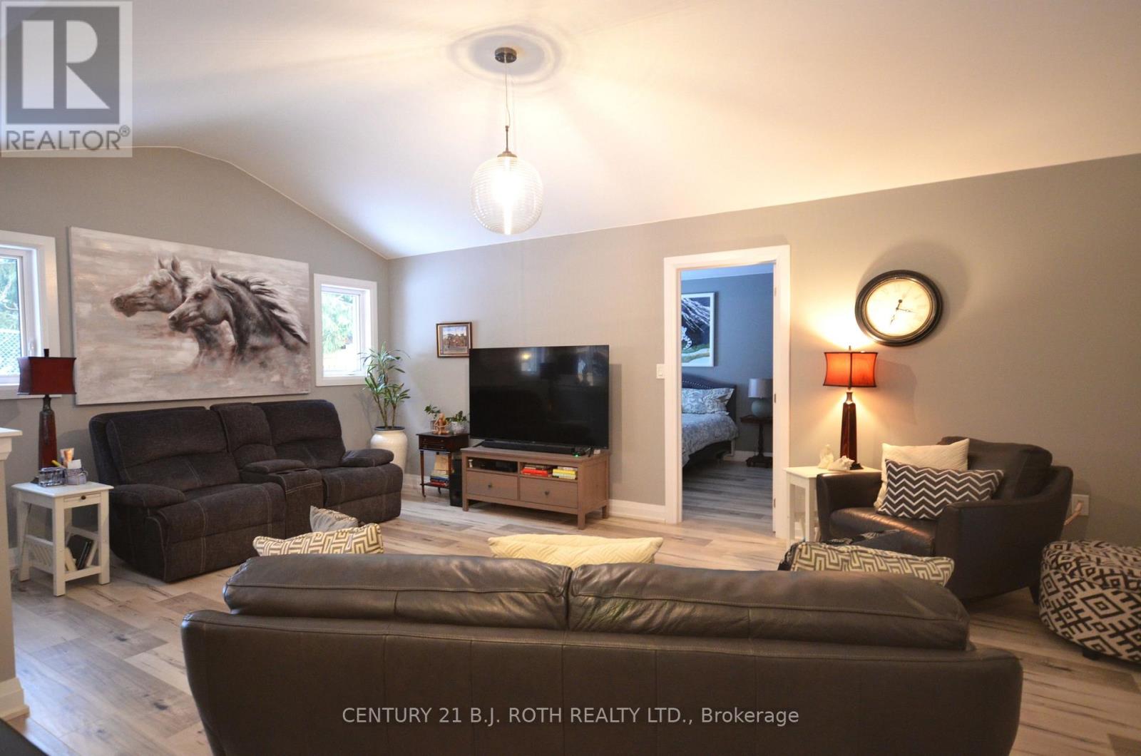 8 Revol Road, Penetanguishene, Ontario  L9M 0W8 - Photo 7 - S12706524