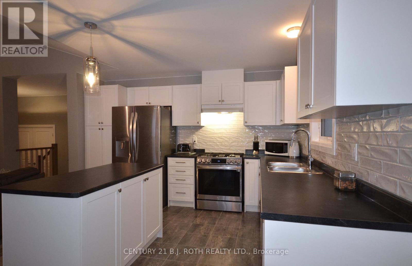 8 Revol Road, Penetanguishene, Ontario  L9M 0W8 - Photo 8 - S12706524