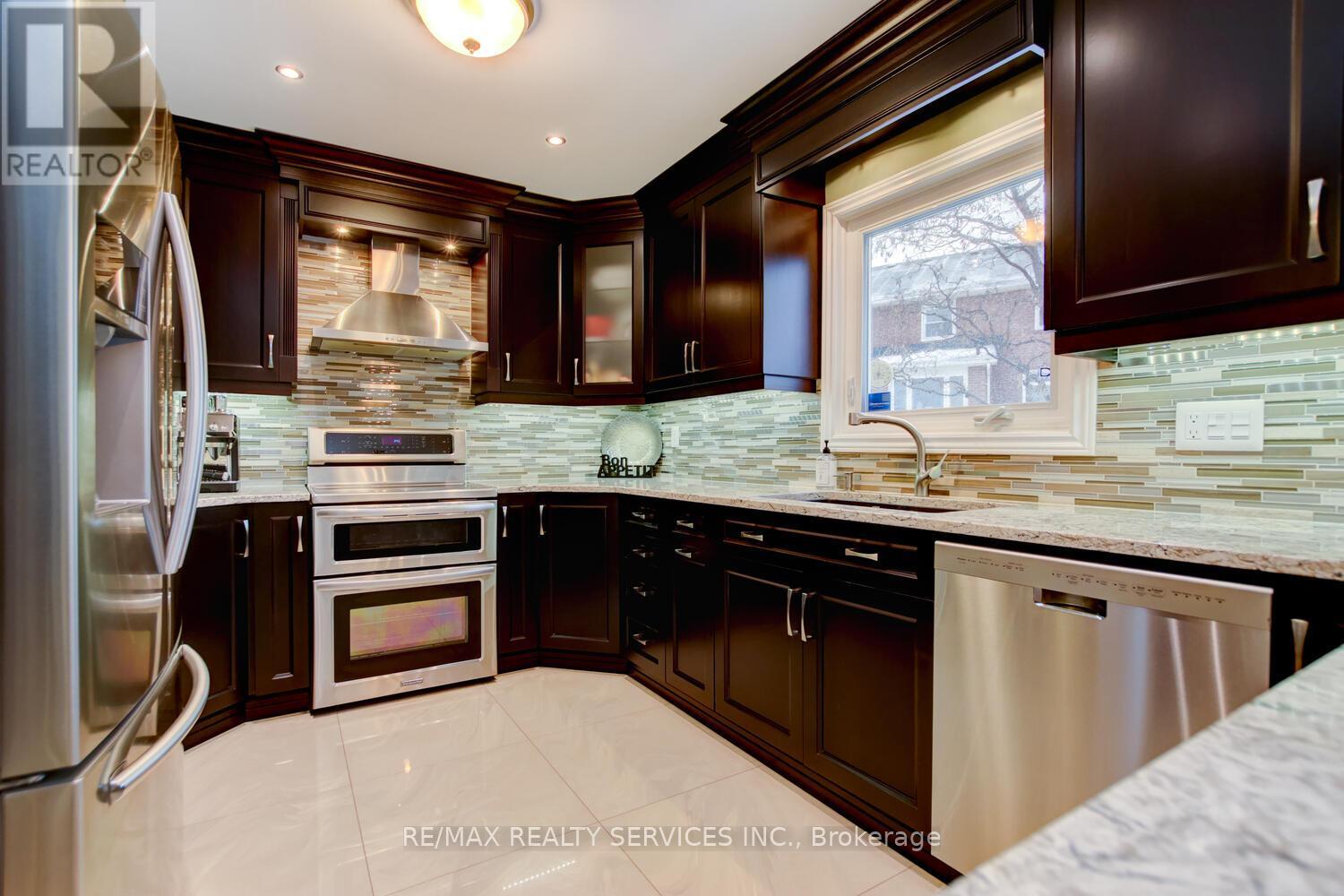 34 Garbutt Crescent, Brampton, Ontario  L6X 3G2 - Photo 17 - W12679486