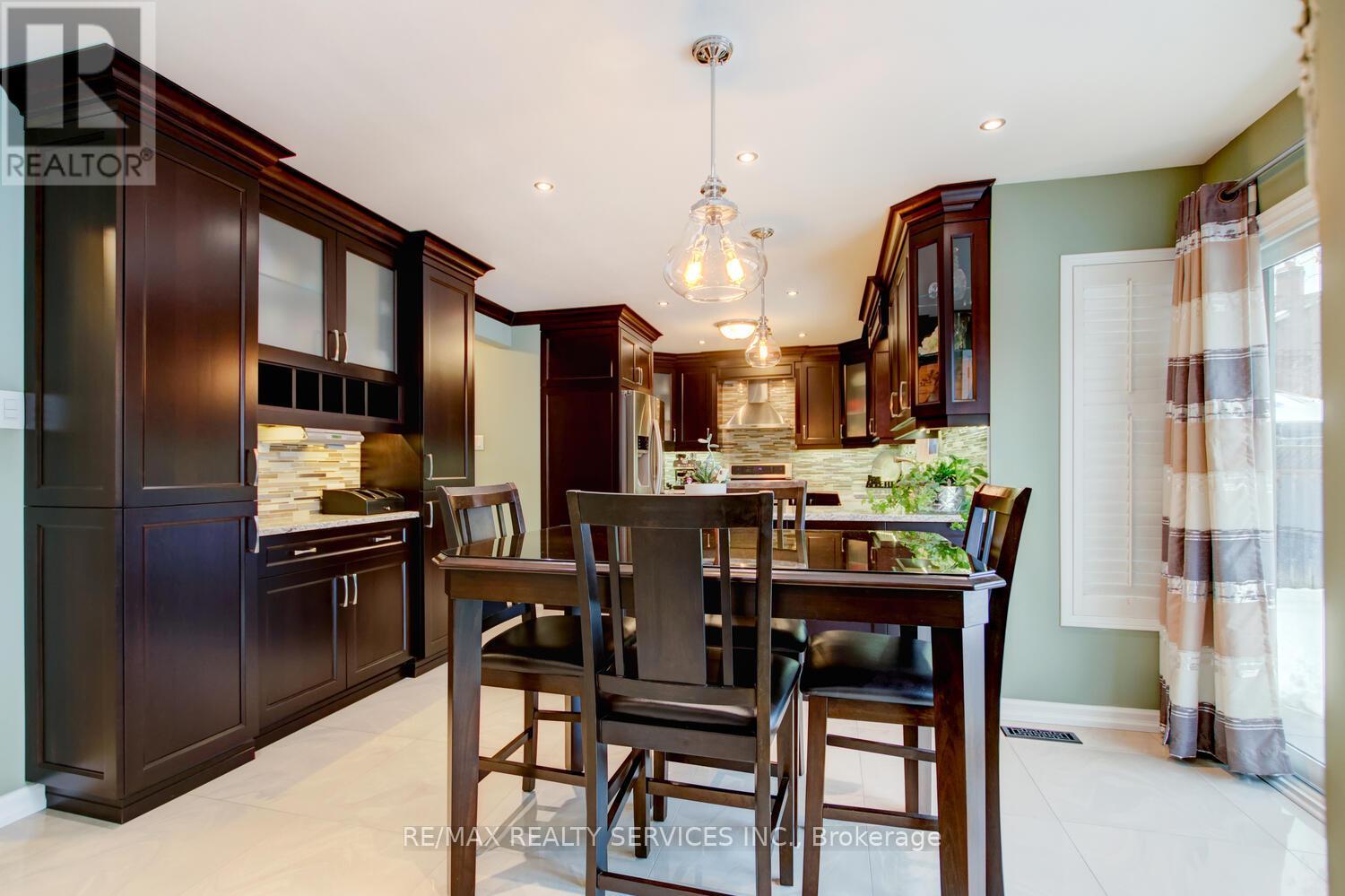 34 Garbutt Crescent, Brampton, Ontario  L6X 3G2 - Photo 14 - W12679486