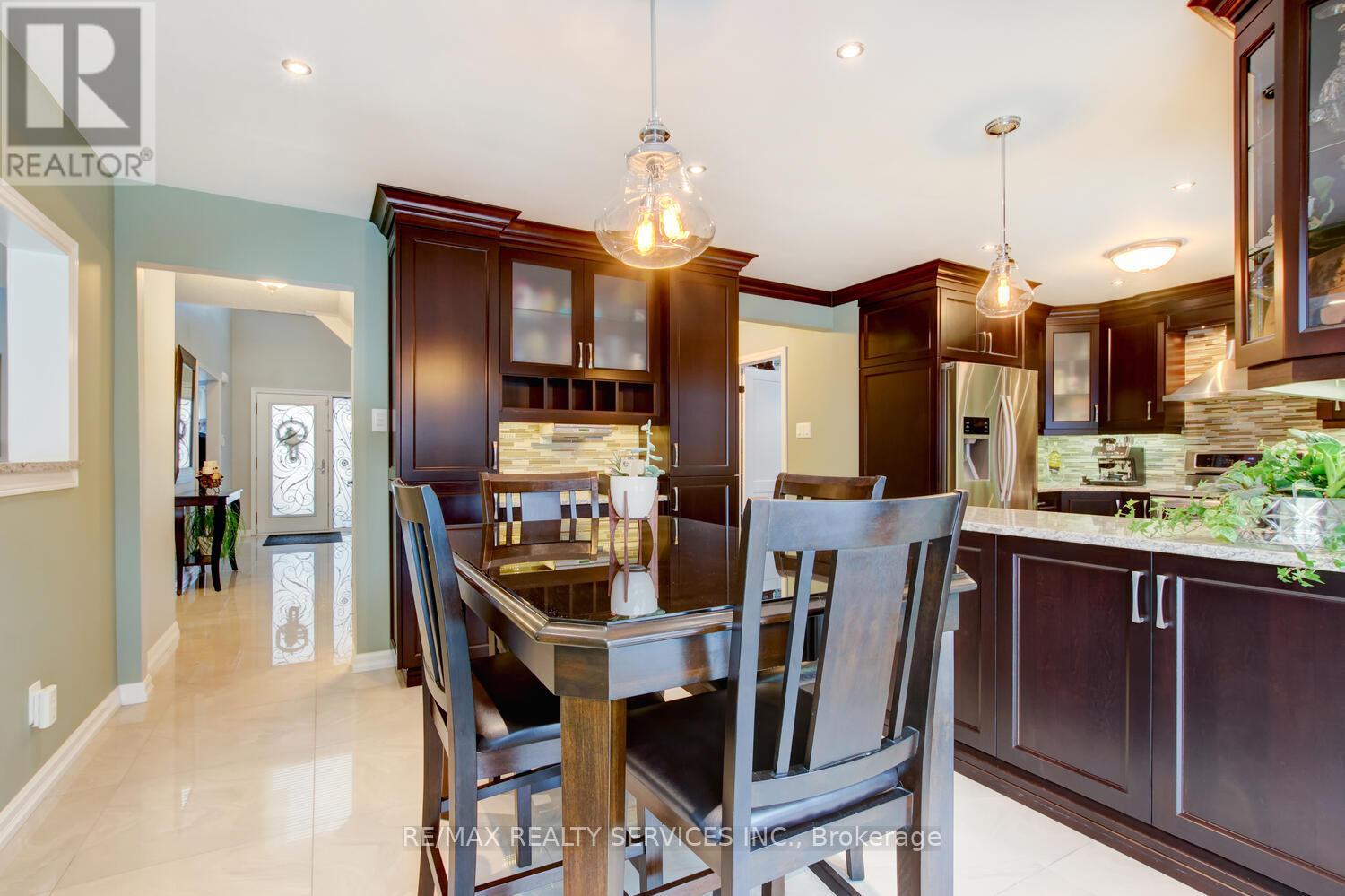 34 Garbutt Crescent, Brampton, Ontario  L6X 3G2 - Photo 15 - W12679486