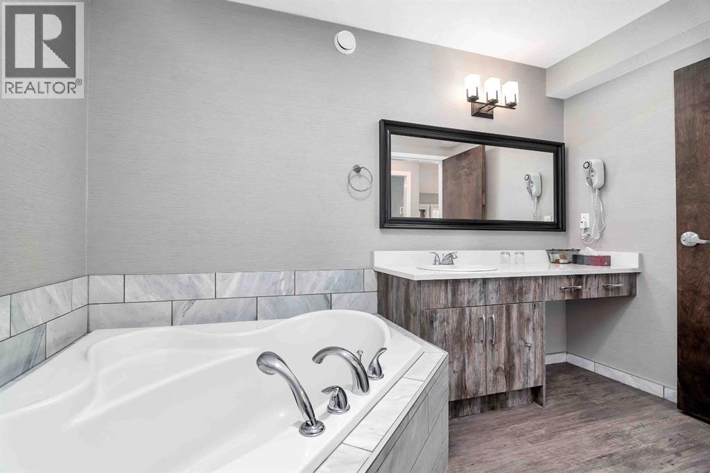 709/710, 401 4 Street, Rural Cypress County, Alberta  T0J 1C0 - Photo 17 - A2189281