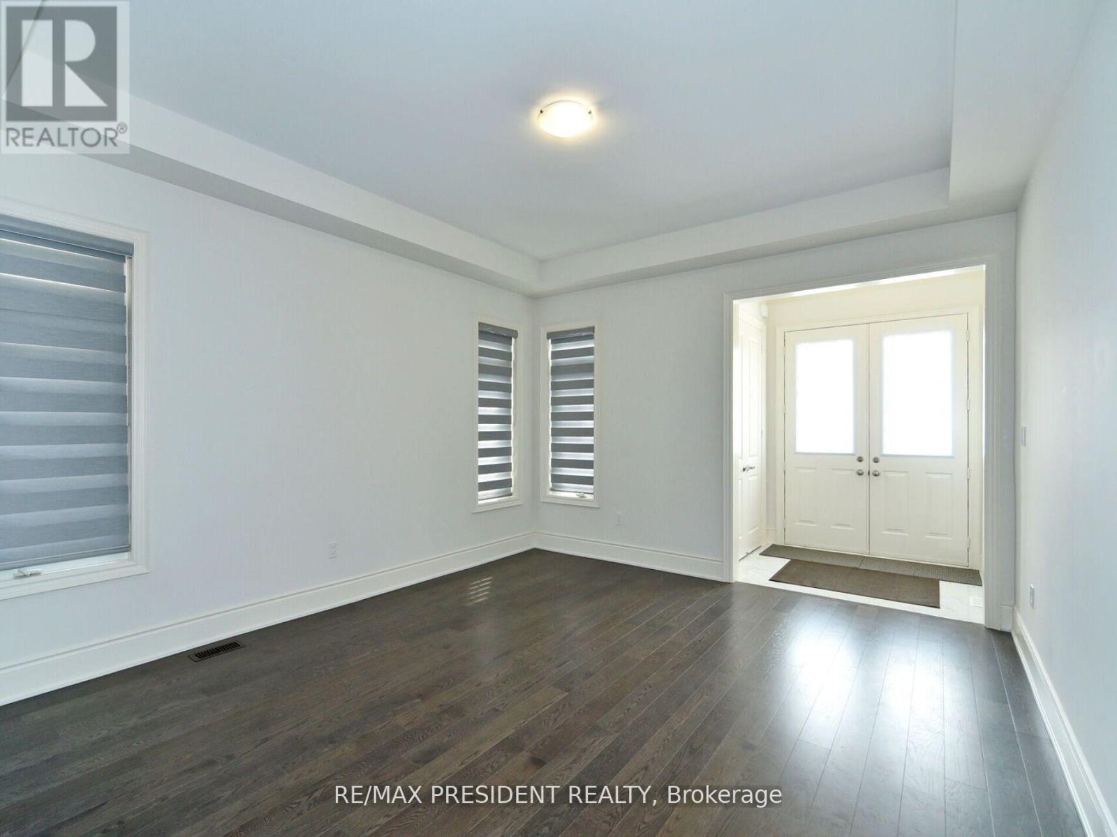 210 Mckean Drive, Whitchurch-Stouffville, Ontario  L4A 5C2 - Photo 3 - N12706582