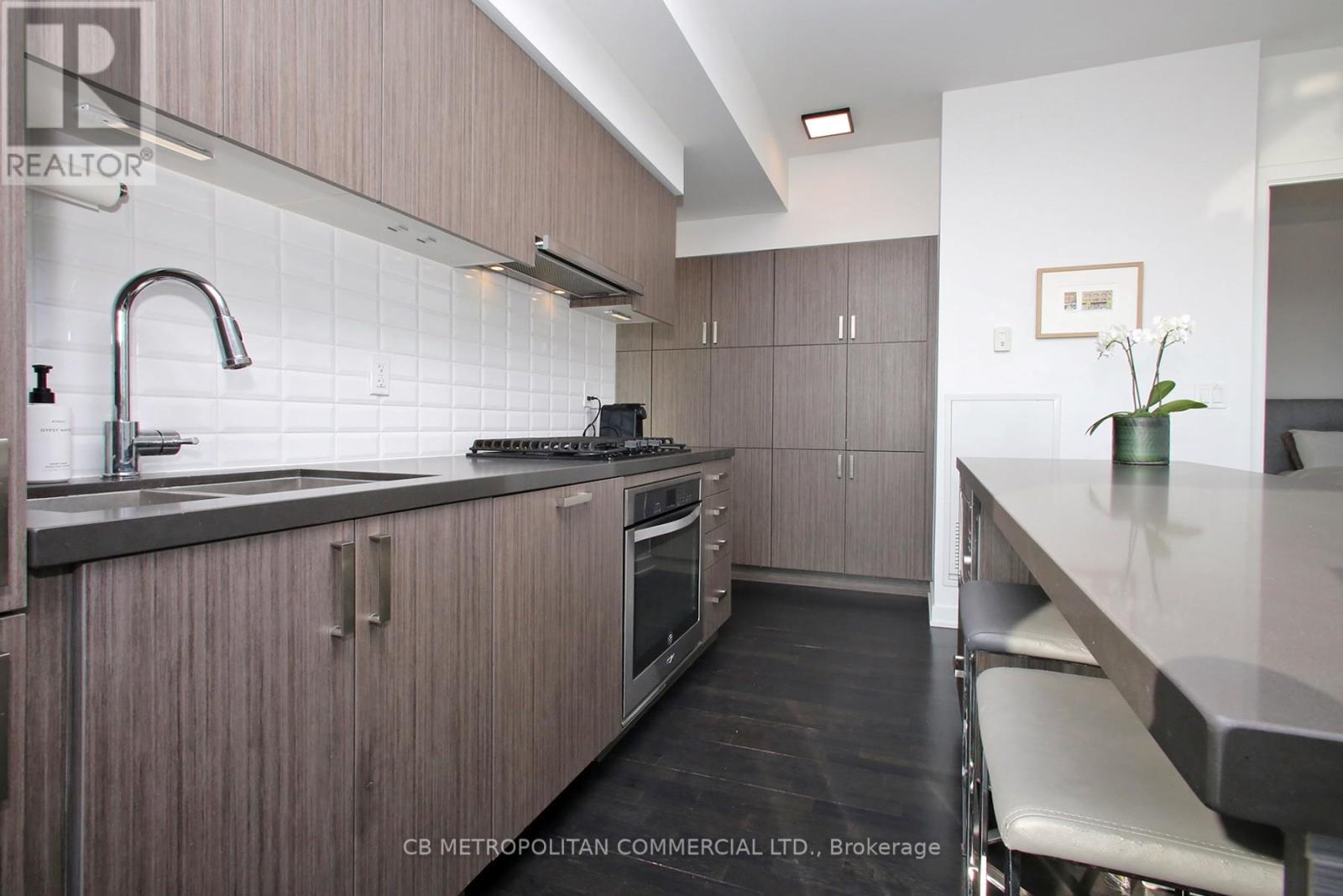 1105 - 501 St Clair Avenue W, Toronto, Ontario  M5P 0A2 - Photo 11 - C12702086