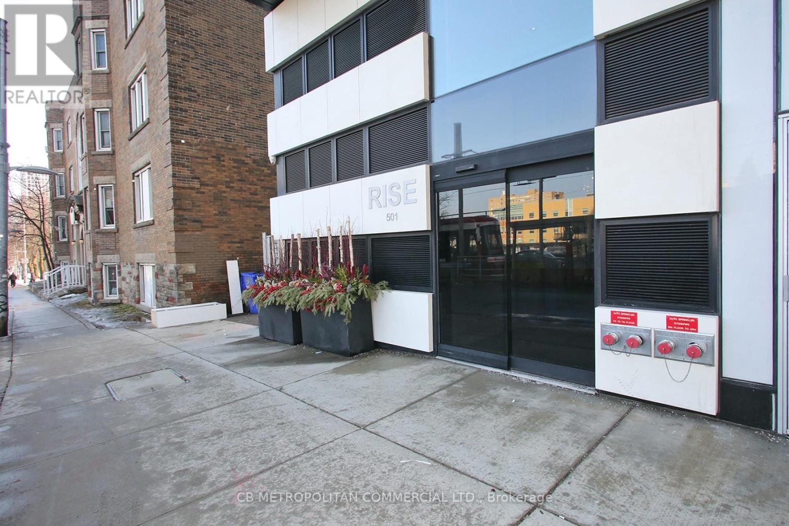 1105 - 501 St Clair Avenue W, Toronto, Ontario  M5P 0A2 - Photo 2 - C12702086