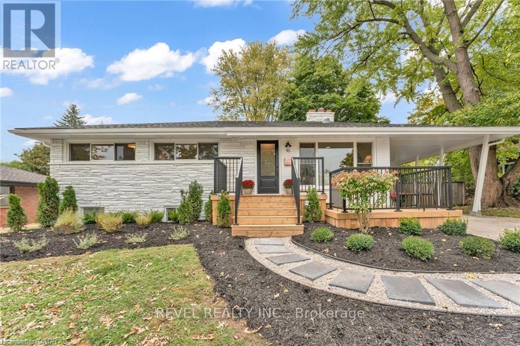 95 Seneca Drive, Hamilton, Ontario  L9G 3B7 - Photo 3 - X12706578