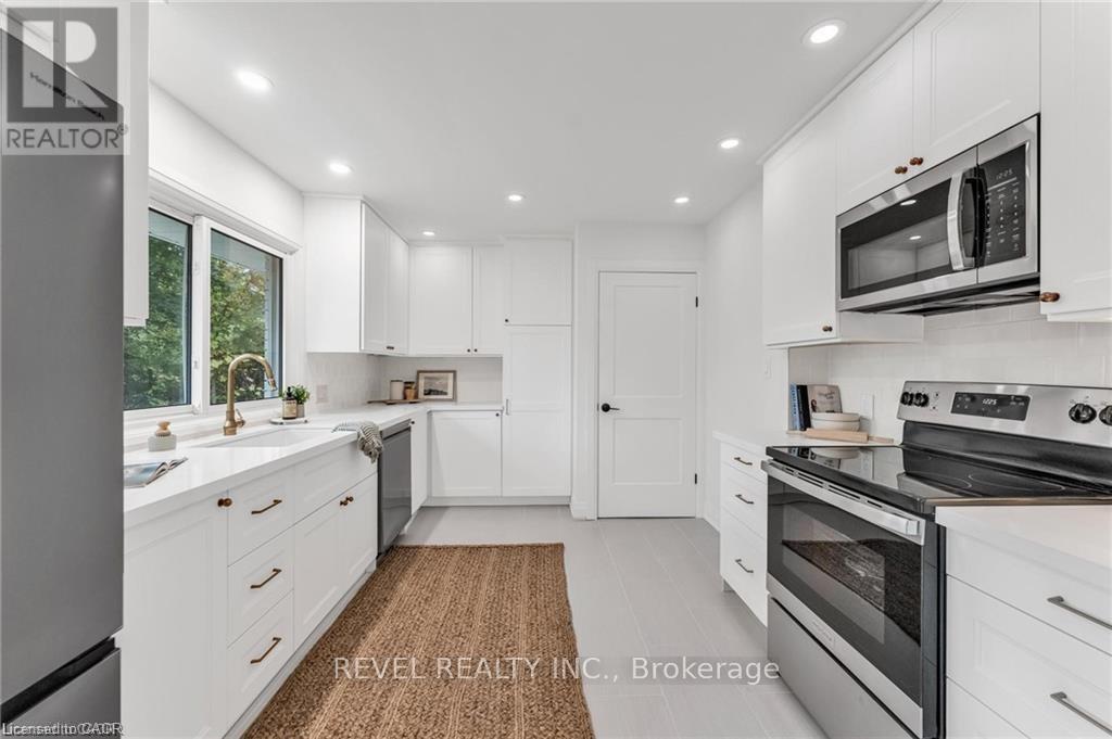 95 Seneca Drive, Hamilton, Ontario  L9G 3B7 - Photo 8 - X12706578