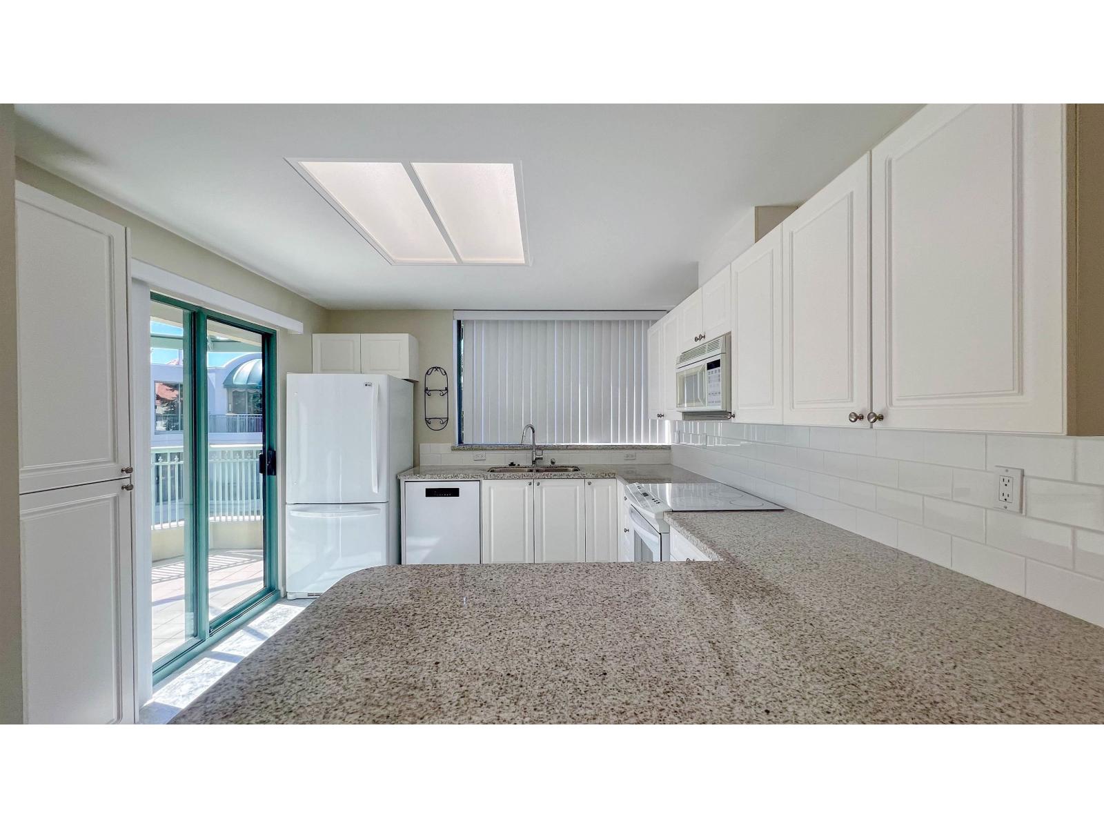 407 1765 Martin Drive, Surrey, British Columbia  V4A 9T6 - Photo 8 - R3018580