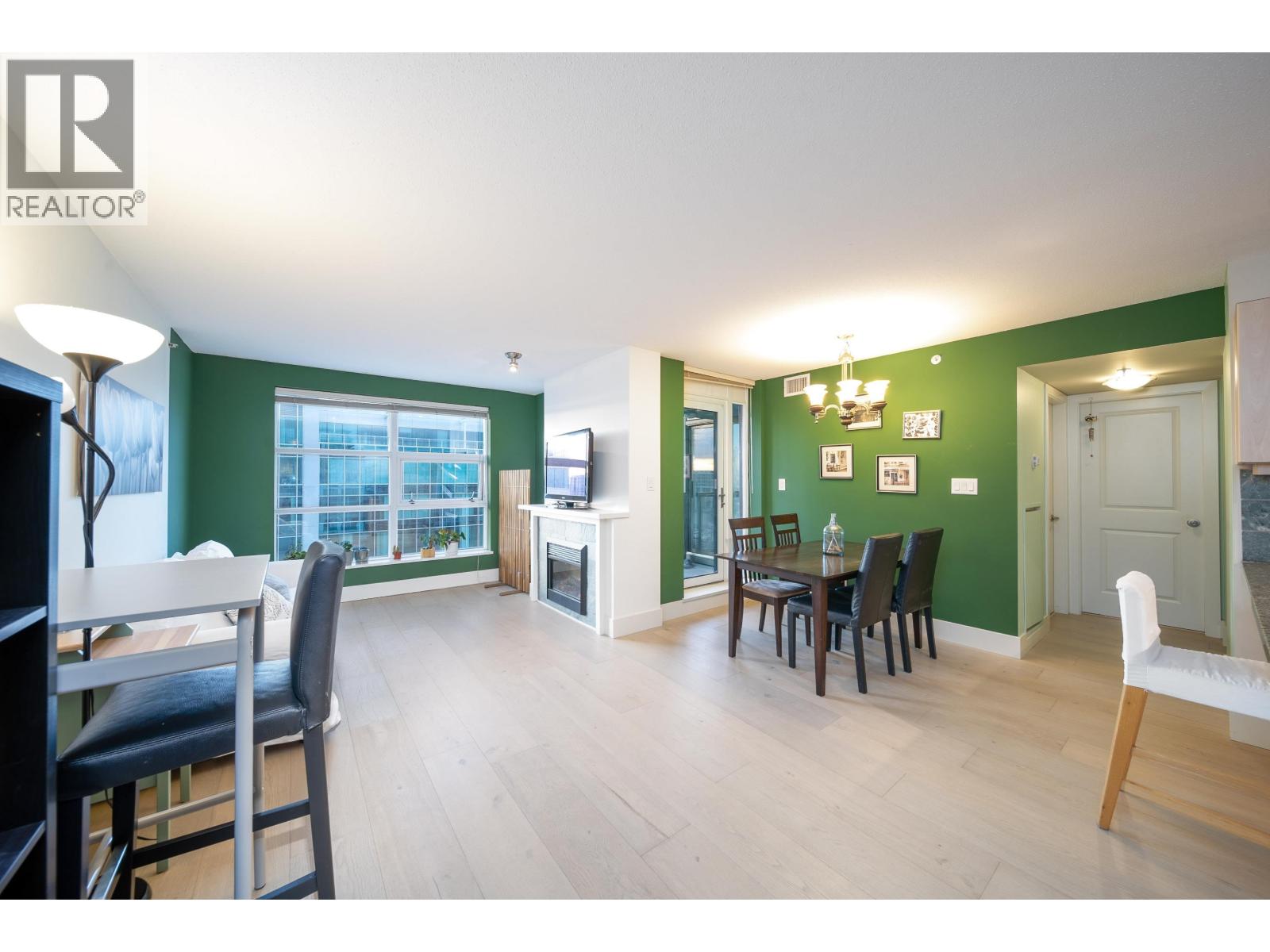 Listing Picture 8 of 32 : 1709 6068 NO. 3 ROAD, Richmond / 烈治文 - 魯藝地產 Yvonne Lu Group - MLS Medallion Club Member