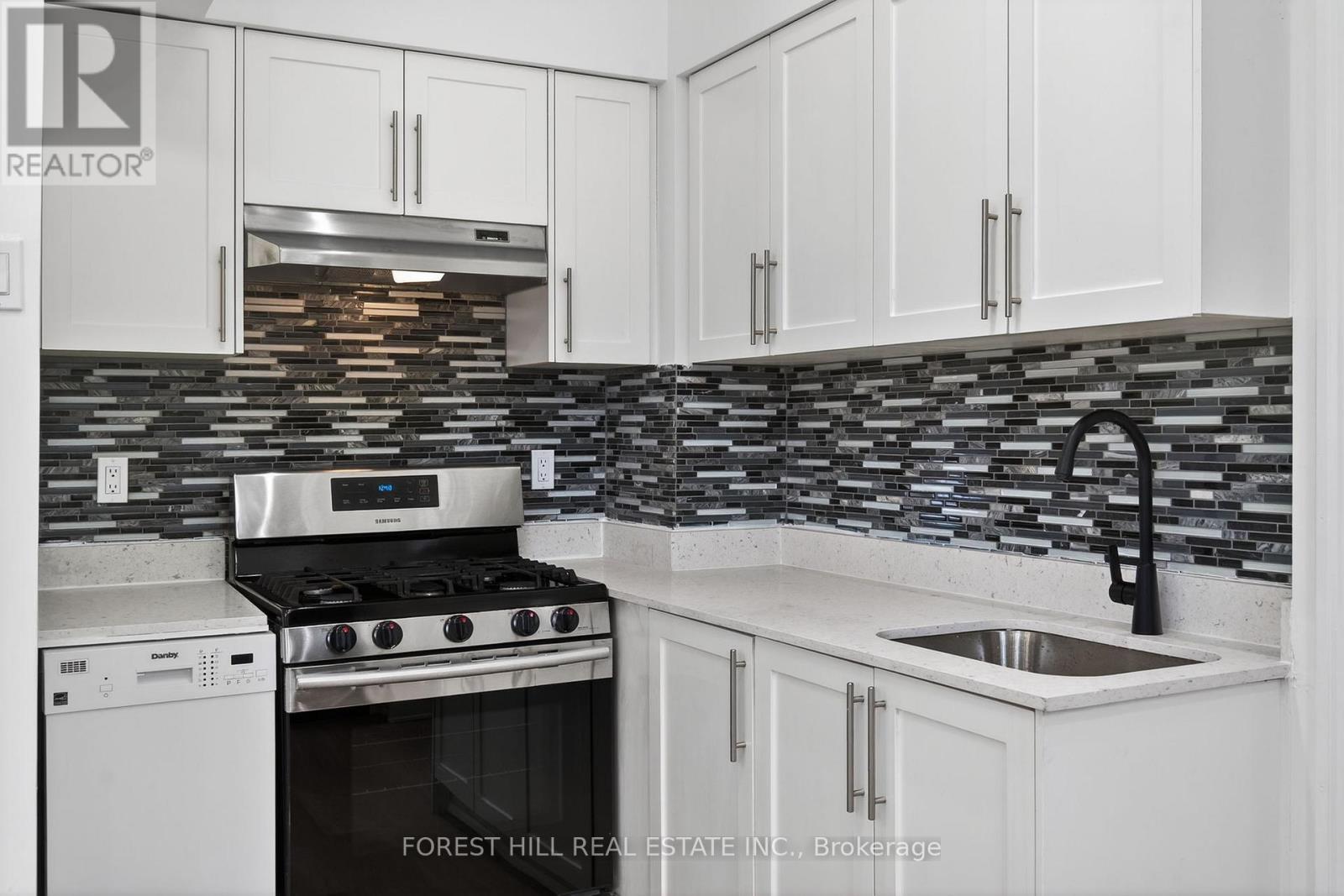 7 Ellsworth Avenue, Toronto, Ontario  M6G 2K4 - Photo 10 - C12706622