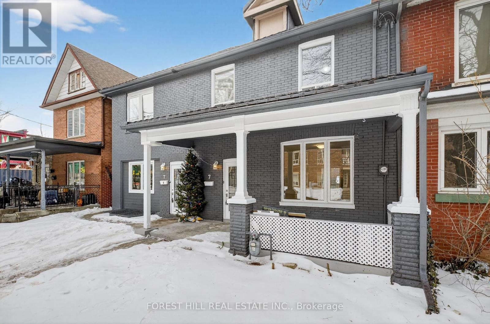 7 Ellsworth Avenue, Toronto, Ontario  M6G 2K4 - Photo 3 - C12706622