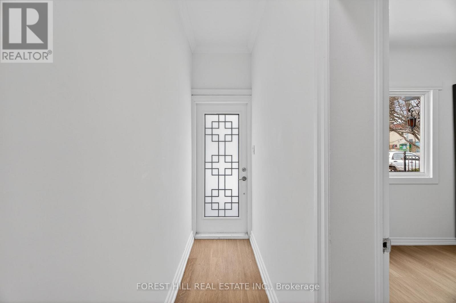 7 Ellsworth Avenue, Toronto, Ontario  M6G 2K4 - Photo 4 - C12706622