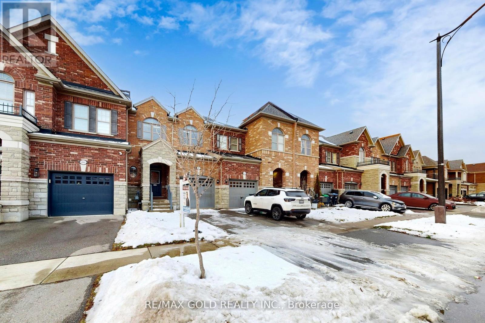 62 Pennycross Crescent, Brampton, Ontario  L7A 4M1 - Photo 2 - W12706620