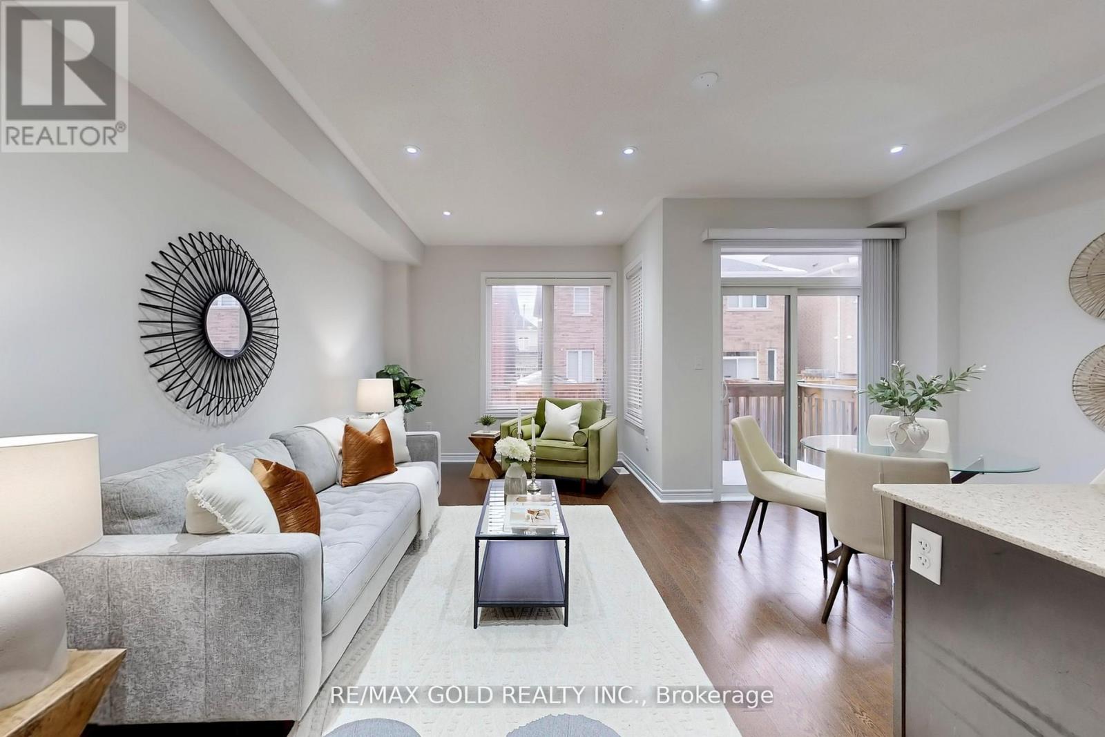 62 Pennycross Crescent, Brampton, Ontario  L7A 4M1 - Photo 5 - W12706620