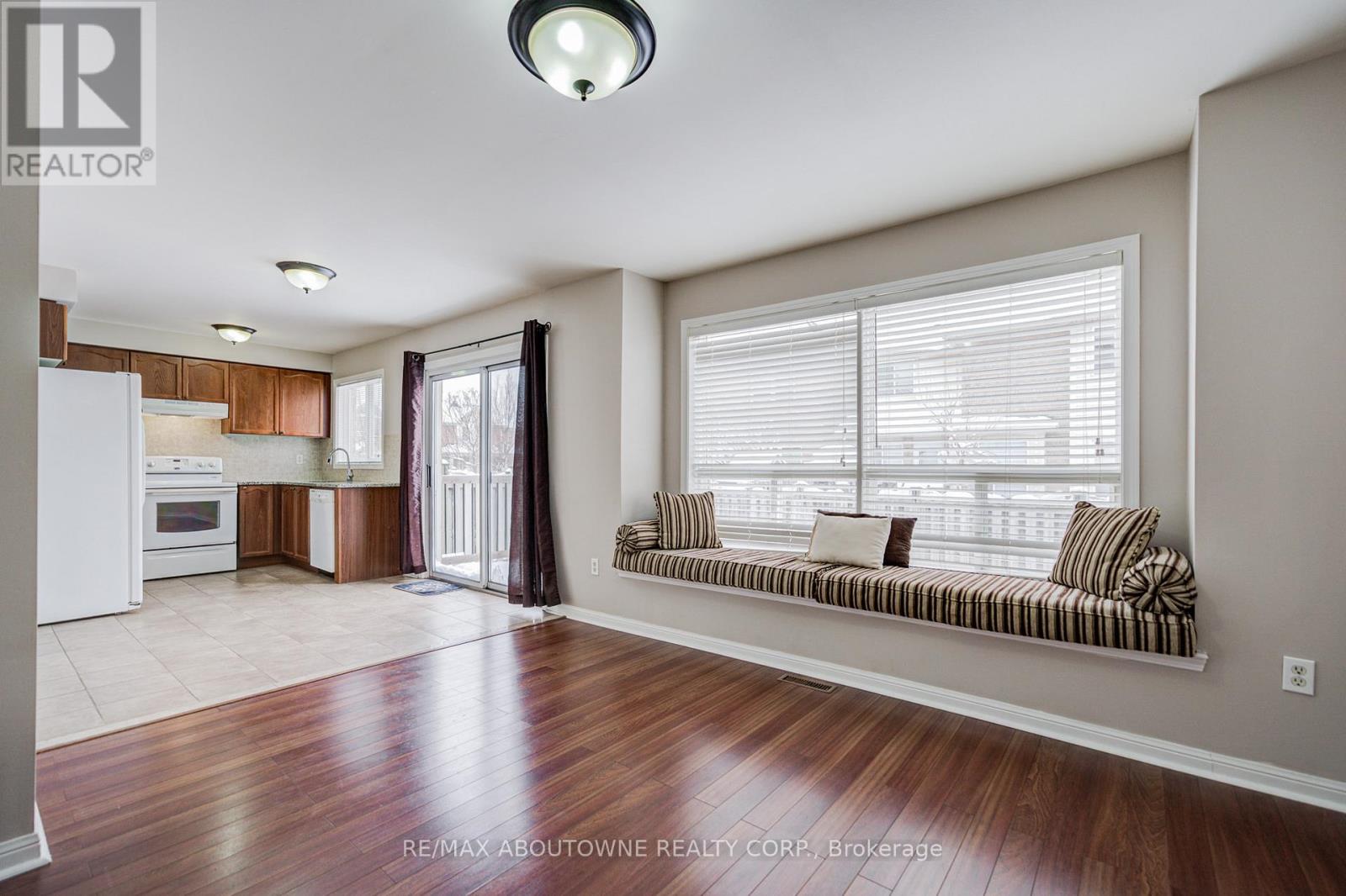 1230 Sagewood Crescent, Oakville, Ontario  L6M 4A6 - Photo 10 - W12706650