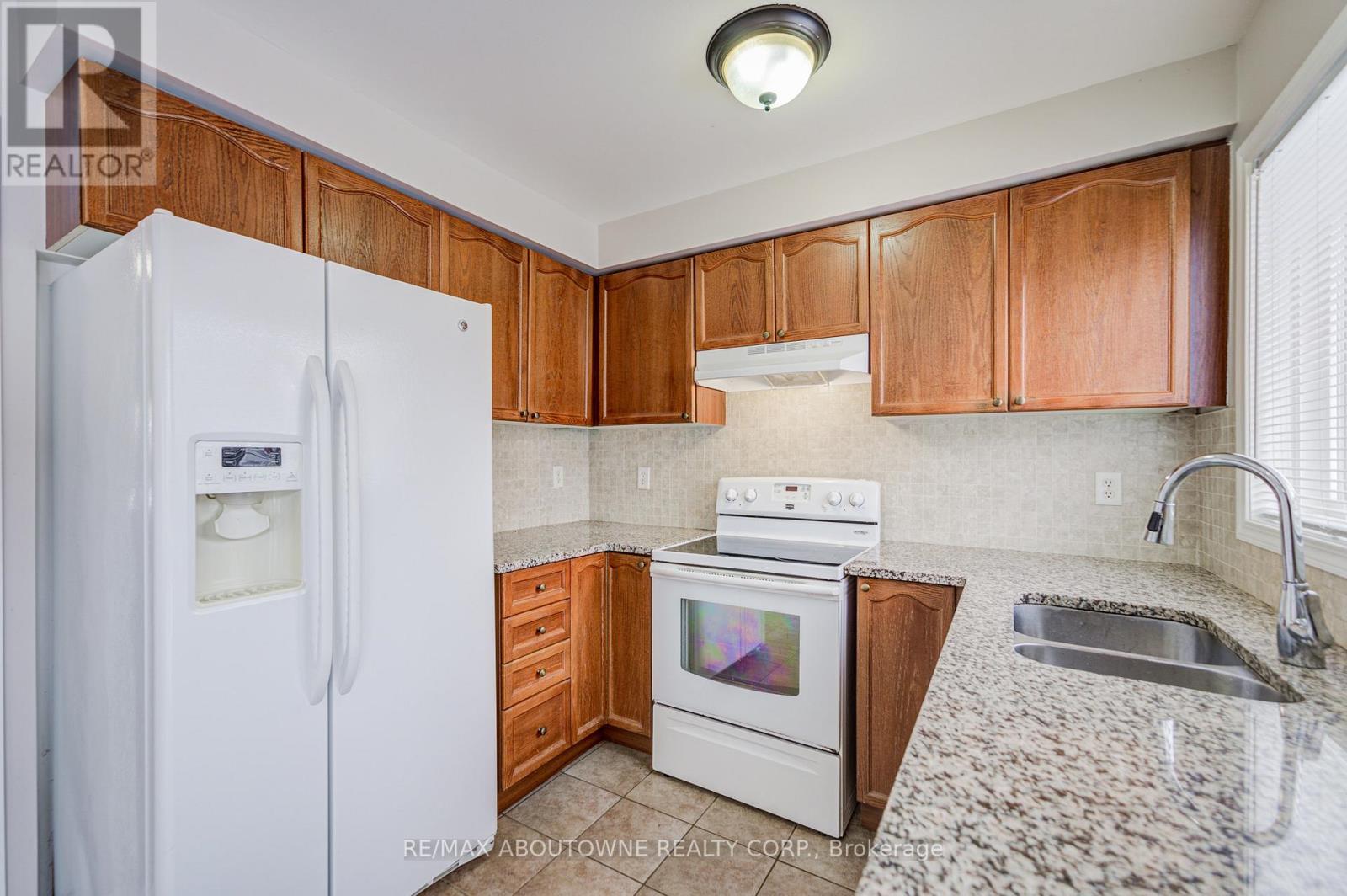 1230 Sagewood Crescent, Oakville, Ontario  L6M 4A6 - Photo 12 - W12706650