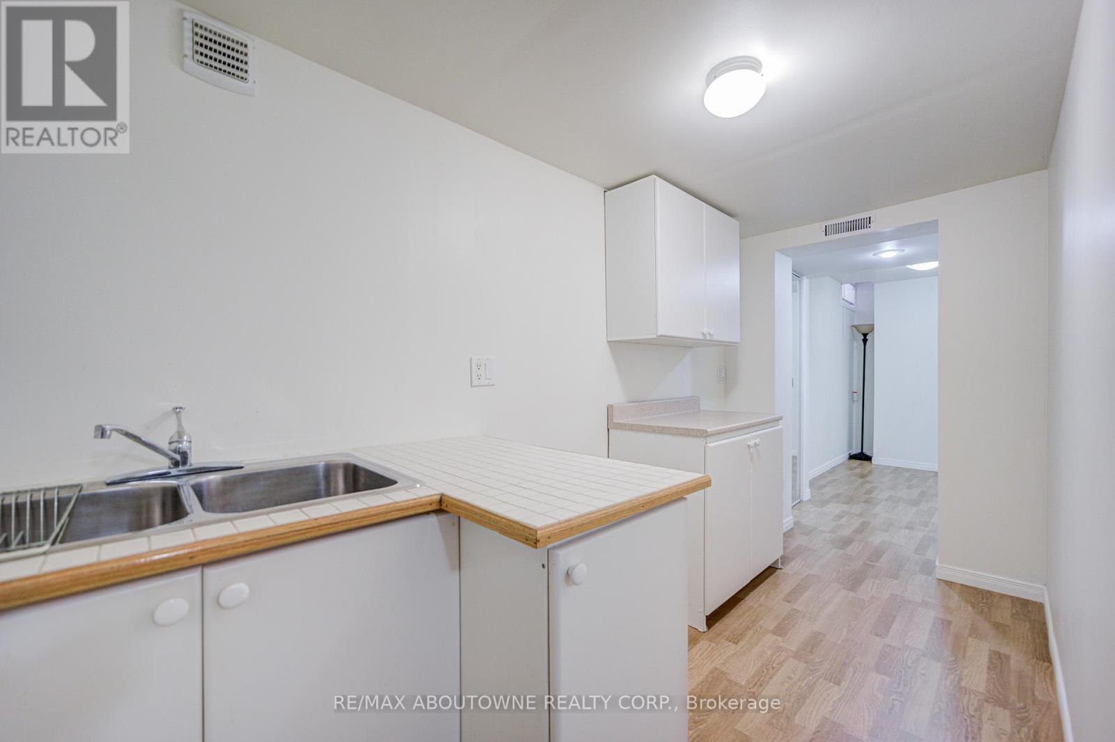 1230 Sagewood Crescent, Oakville, Ontario  L6M 4A6 - Photo 32 - W12706650