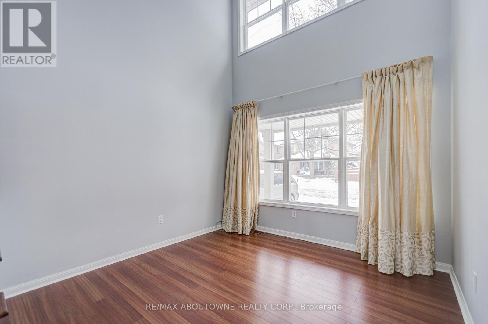 1230 Sagewood Crescent, Oakville, Ontario  L6M 4A6 - Photo 4 - W12706650