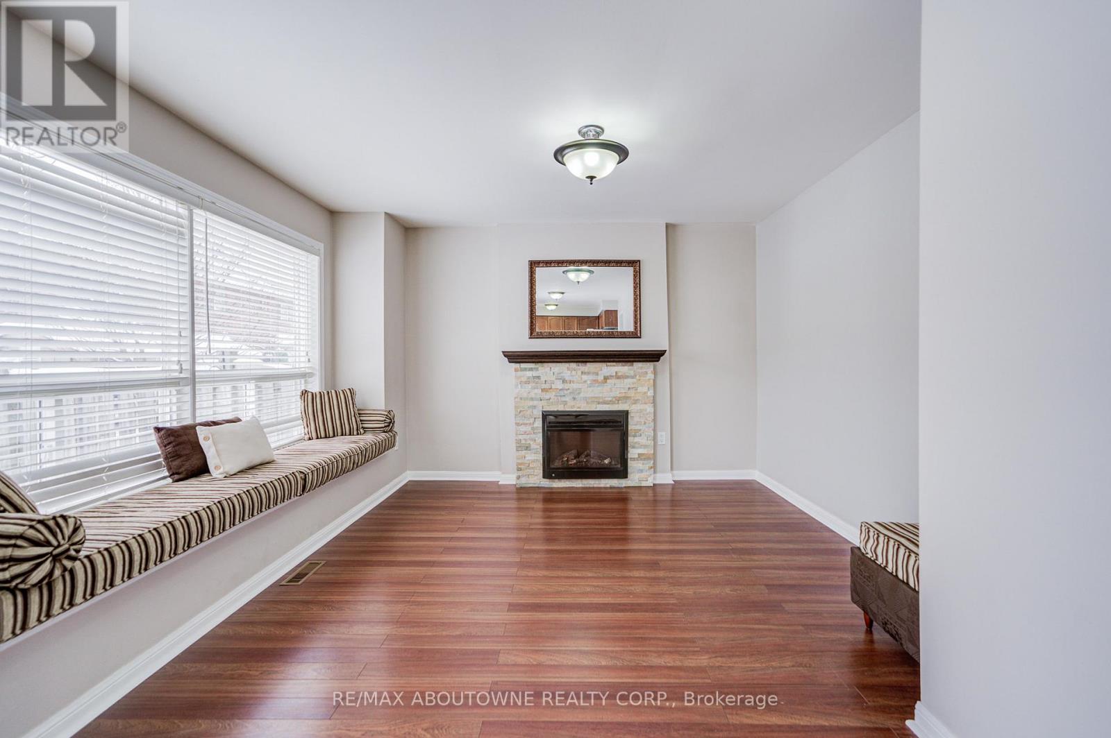 1230 Sagewood Crescent, Oakville, Ontario  L6M 4A6 - Photo 8 - W12706650