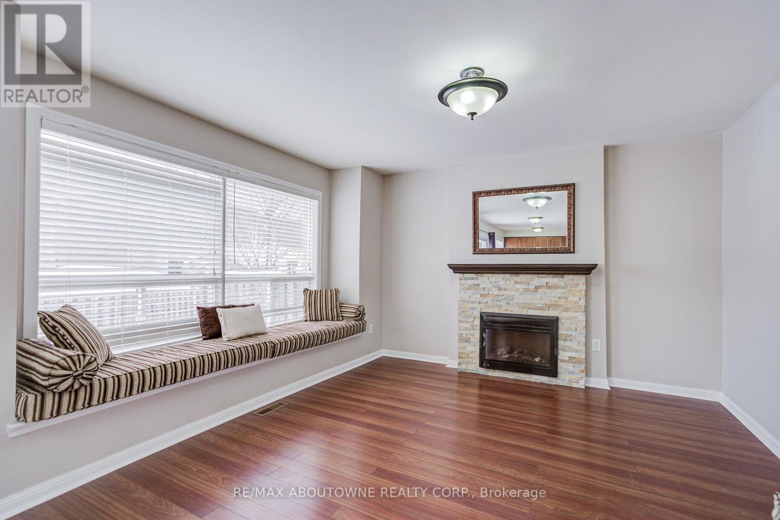 1230 Sagewood Crescent, Oakville, Ontario  L6M 4A6 - Photo 9 - W12706650