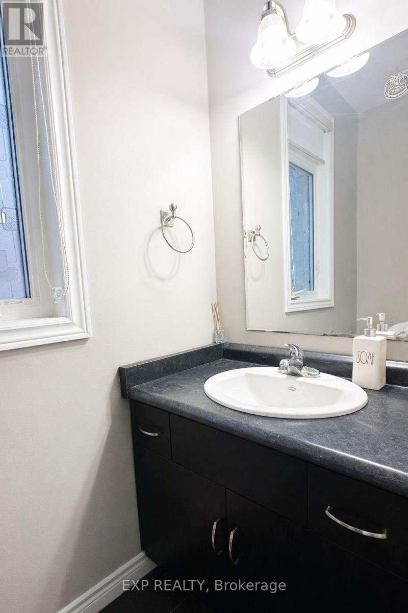 Upper - 127 Elmbank Trail, Kitchener, Ontario  N2R 0H2 - Photo 13 - X12706602