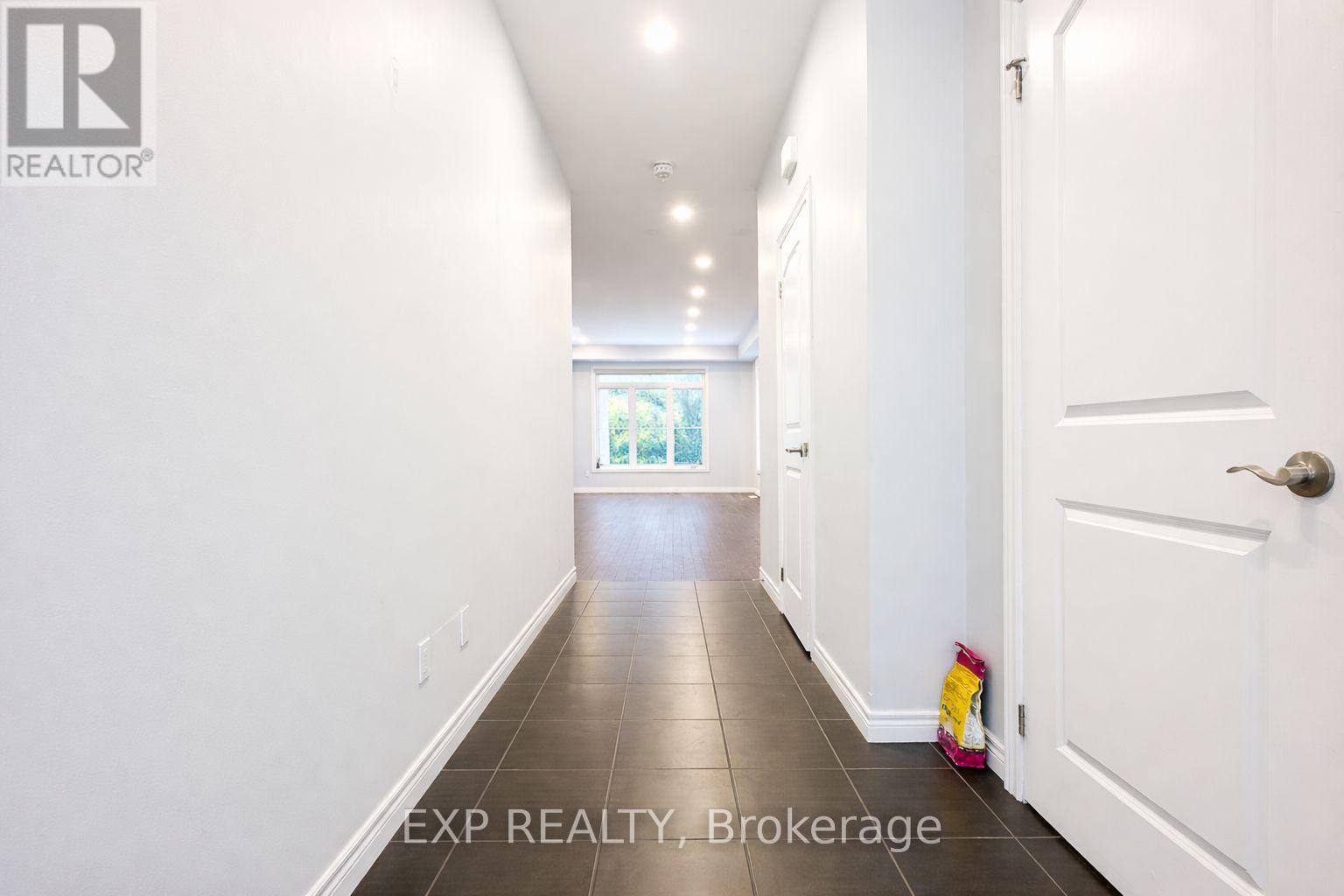 Upper - 127 Elmbank Trail, Kitchener, Ontario  N2R 0H2 - Photo 3 - X12706602