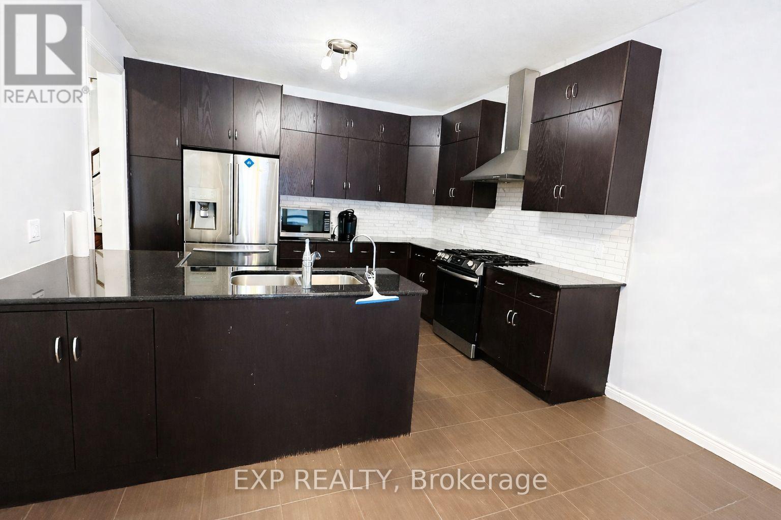 Upper - 127 Elmbank Trail, Kitchener, Ontario  N2R 0H2 - Photo 6 - X12706602