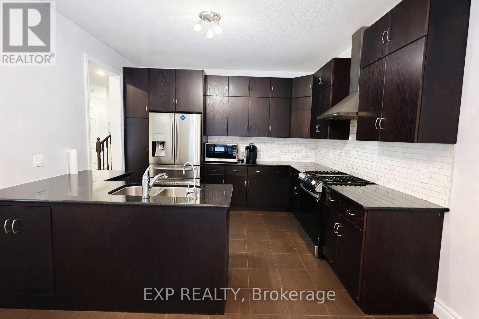 Upper - 127 Elmbank Trail, Kitchener, Ontario  N2R 0H2 - Photo 7 - X12706602