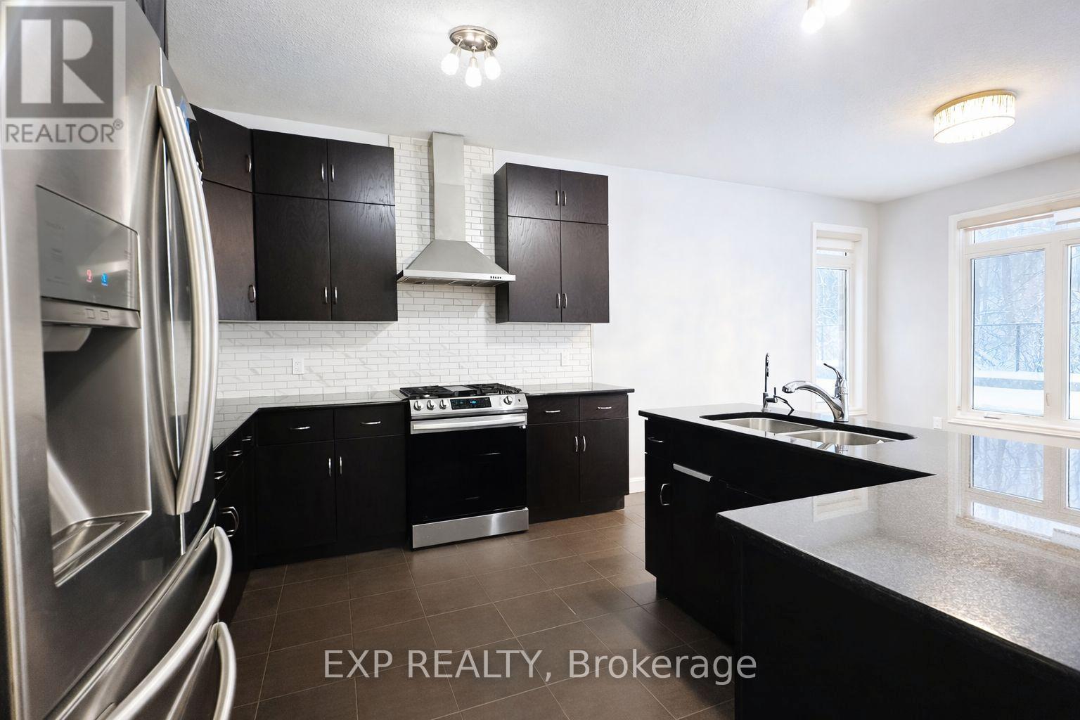 Upper - 127 Elmbank Trail, Kitchener, Ontario  N2R 0H2 - Photo 9 - X12706602
