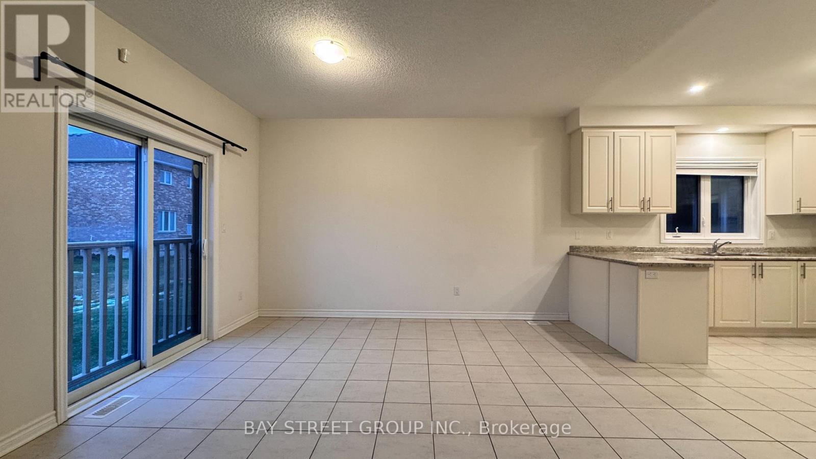 27 Palace Street, Thorold, Ontario  L2V 0J7 - Photo 3 - X12706624