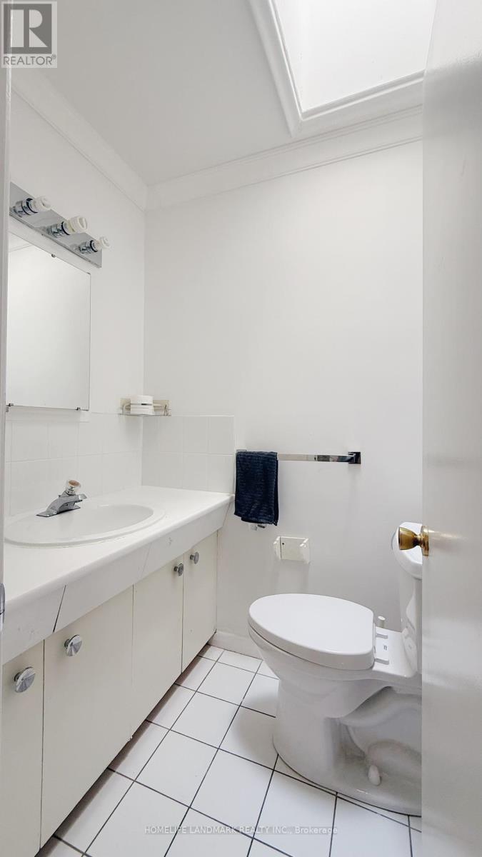 10 Silverview Drive, Toronto, Ontario  M2M 2B3 - Photo 11 - C12706672