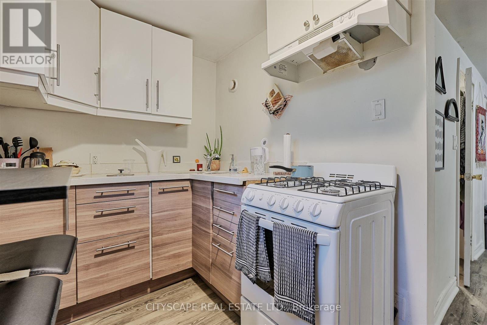 193 Coxwell Avenue, Toronto, Ontario  M4L 3B4 - Photo 4 - E12706680