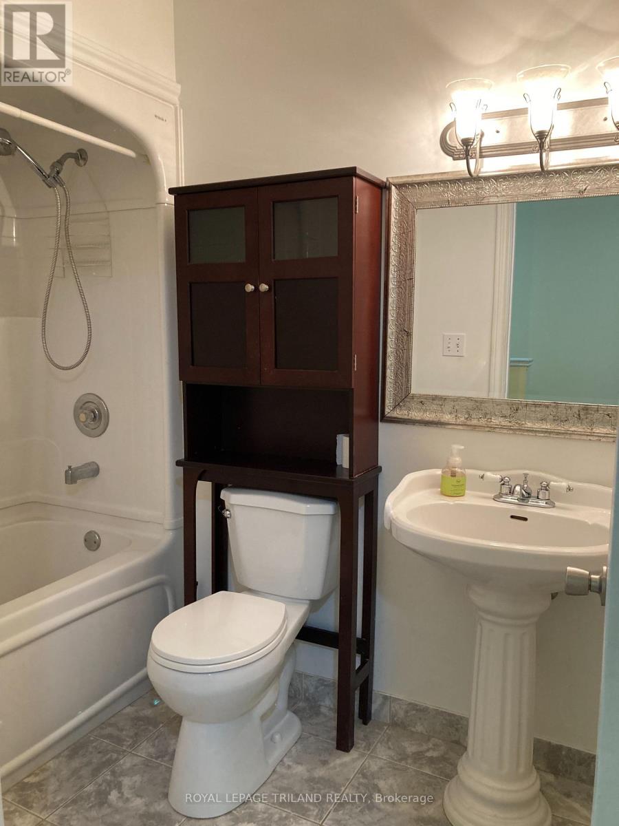 9909 Northville Crescent, Lambton Shores, Ontario  N0M 2N0 - Photo 13 - X12556264