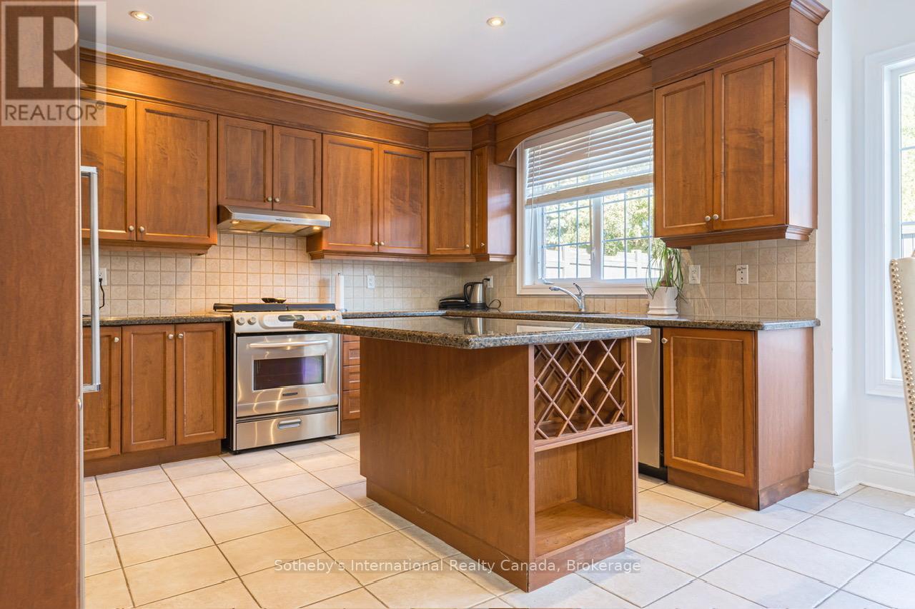 2472 Upper Valley Crescent, Oakville, Ontario  L6H 7P2 - Photo 7 - W12590512