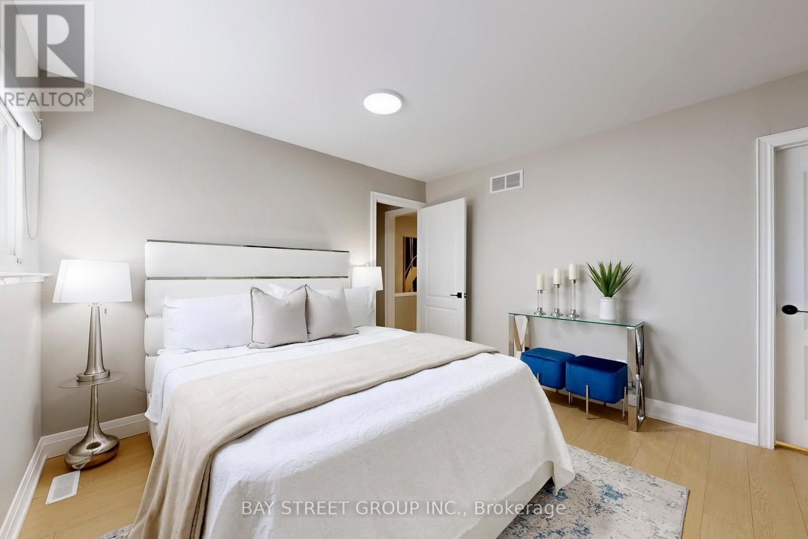 17 Newdawn Crescent, Toronto, Ontario  M1V 1J8 - Photo 12 - E12706720