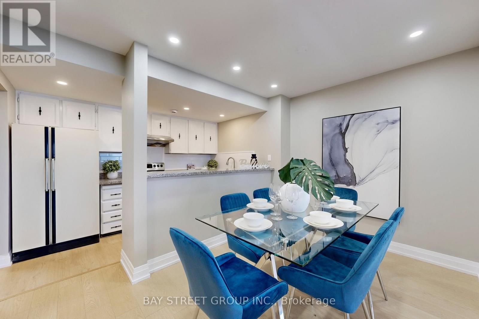 17 Newdawn Crescent, Toronto, Ontario  M1V 1J8 - Photo 4 - E12706720