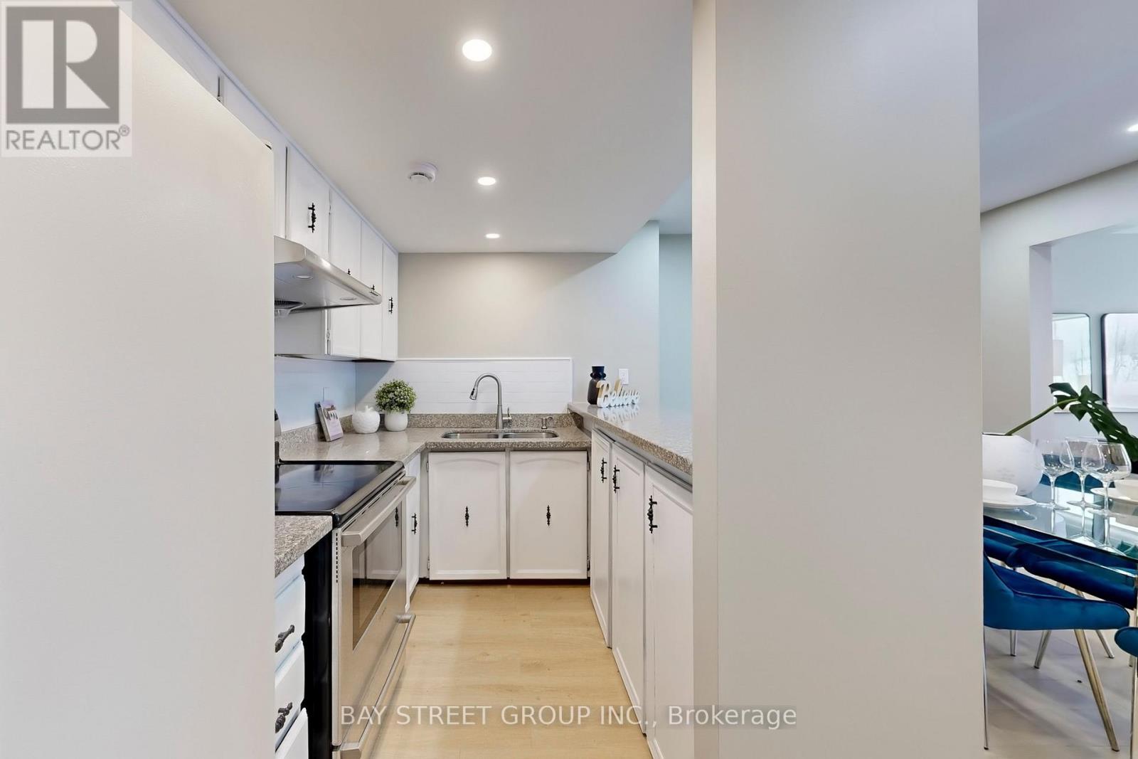 17 Newdawn Crescent, Toronto, Ontario  M1V 1J8 - Photo 5 - E12706720