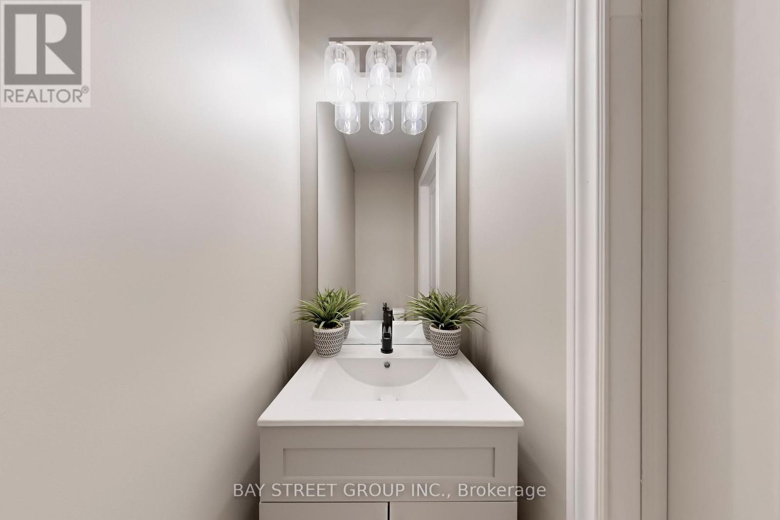 17 Newdawn Crescent, Toronto, Ontario  M1V 1J8 - Photo 8 - E12706720