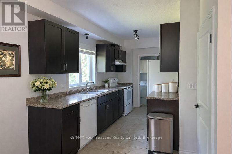 14 - 935 Goderich Street, Saugeen Shores, Ontario  N0H 2C4 - Photo 5 - X12010067