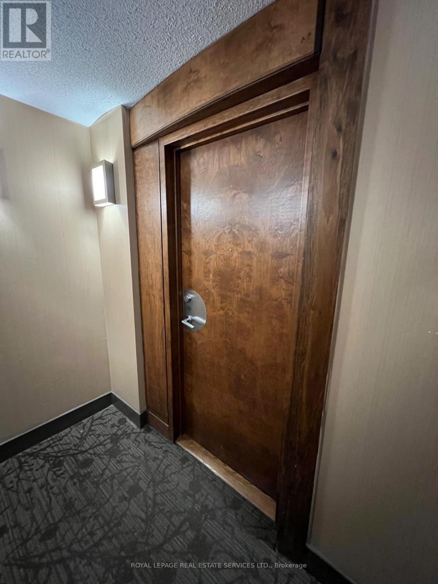 2116 - 3880 Duke Of York Boulevard, Mississauga, Ontario  L5B 4M7 - Photo 6 - W12704198