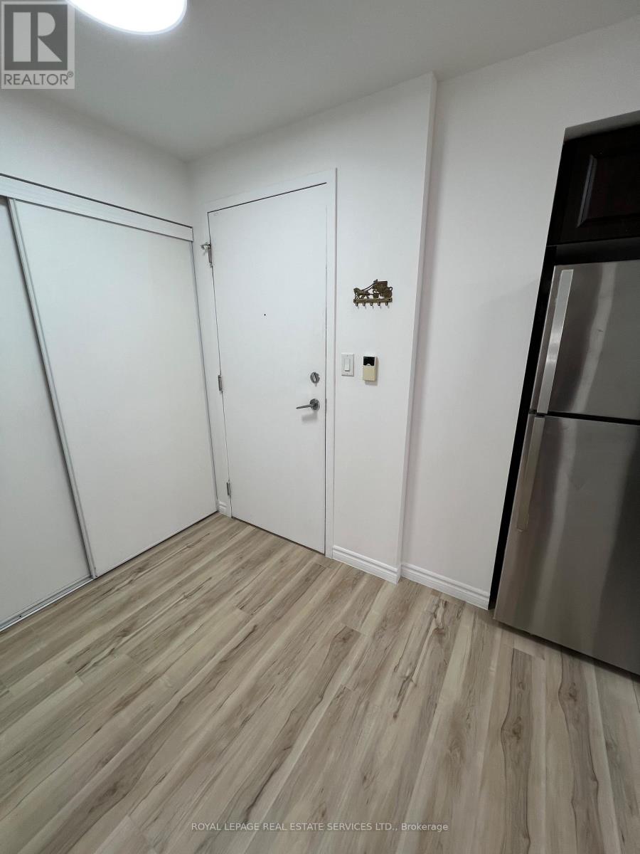 2116 - 3880 Duke Of York Boulevard, Mississauga, Ontario  L5B 4M7 - Photo 7 - W12704198